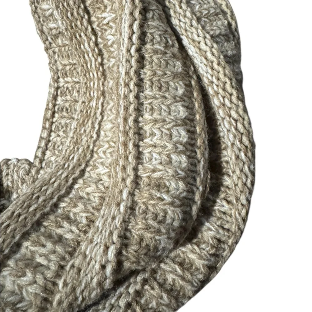 David and Young Beige‎ Knit Scarf